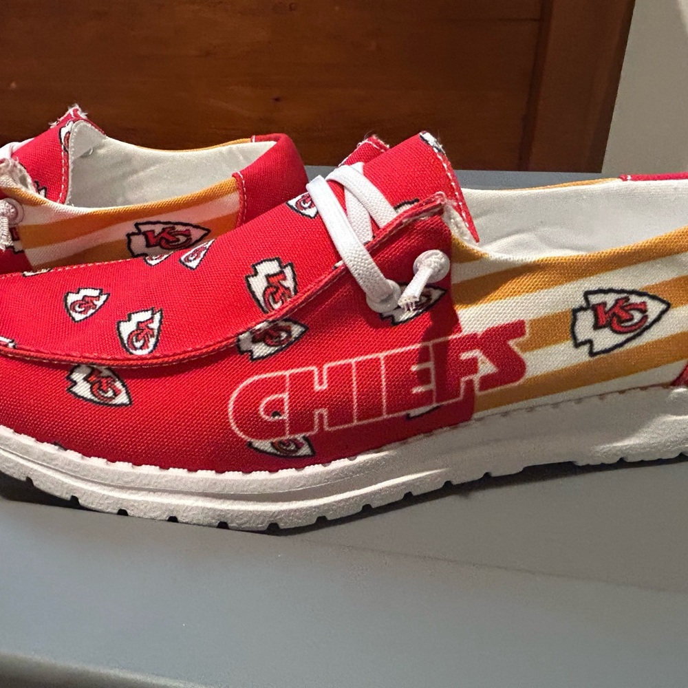 🏈 Kansas City Chiefs Fan Slip-On Shoes – Size 38 (US Women’s 7.5-8)